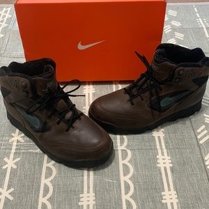 Vintage Nike ACG boots